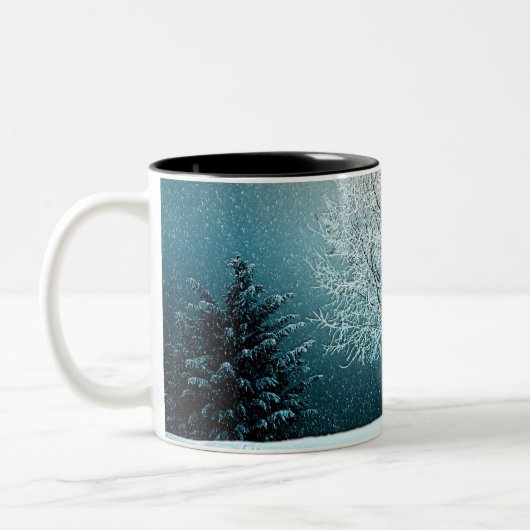 Winter Wonderland met konijn Tweekleurige Koffiemok (Links)