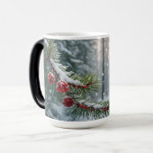 Winter Wonderland Mok Evergreen Pine & Red Berries (Voorkant links)