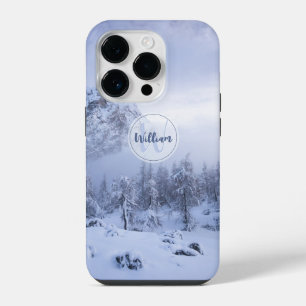 Winter wonderland nevel sparrenbos sneeuw monogram iPhone 14 plus hoesje