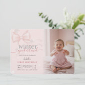 Winter Wonderland Pink Bow Photo First Birthday Kaart (Staand voorkant)