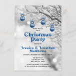 Winter Wonderland Sneeuwkerstfeest Blauw Wit Kaart<br><div class="desc">Druk uw gasten met deze elegante maar feestelijke kerstfeestkaarten.  Winter wonderland tak met sneeuw en hangende blauwe siervoorwerpen.  Brieven in sneeuw afgedekt.  Pas ze aan met je gegevens.  Ideaal voor kantoor,  huisfeest,  bedrijfsevenementen... </div>