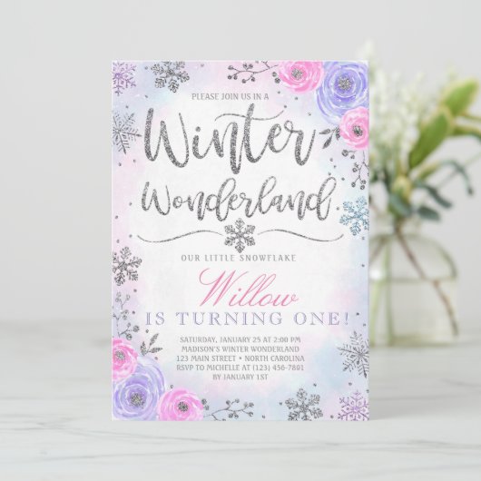 Winter Wonderland Snowflake Birthday Uitnodiging (Staand voorkant)