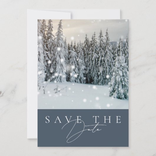 Winter Wonderland Woodland Sneeuwscript Bruiloft Save The Date (Voorkant)