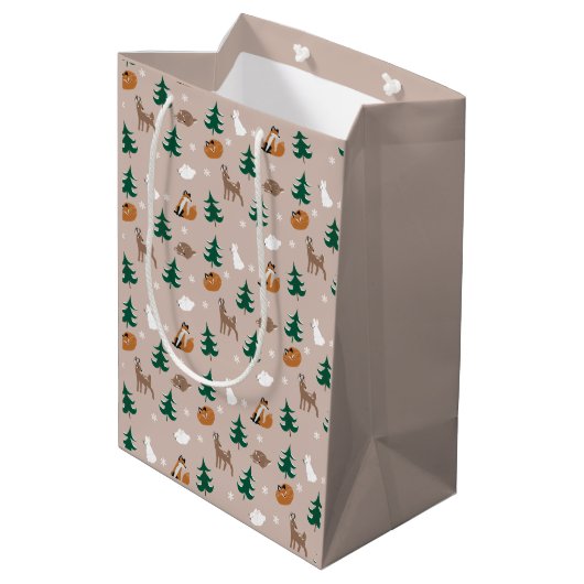 Winter Woodland Animals Snow Covered Trees Pattern Medium Cadeauzakje (Achterkant Gekanteld)