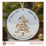 Winter Woodland Birds Familiefoto Keramisch Ornament<br><div class="desc">Voeg een vleugje natuur toe aan uw kerstboom met dit aanpasbare ornament met een waterverf-afbeelding van winterbosvogels op een besneeuwde boom. Elegante scripttypografie die zegt: "Laat de hemel en de Natuur zingen", legt de harmonie van de feestdagen vast. Personaliseer de tekst en voeg een naam toe aan creëer, een doordachte,...</div>