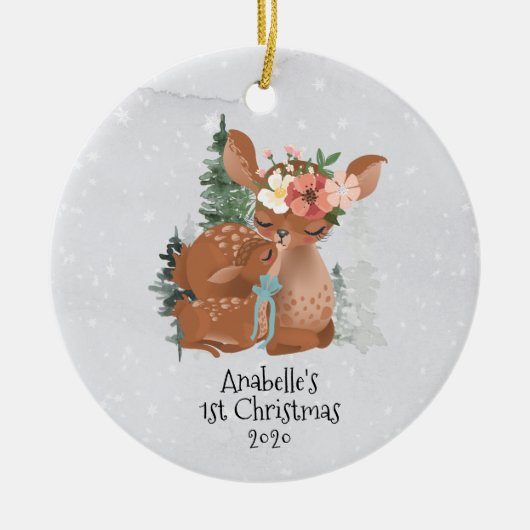 Winter Woodland Deer Mama Baby 1e Kerstdag Keramisch Ornament (Voorkant)