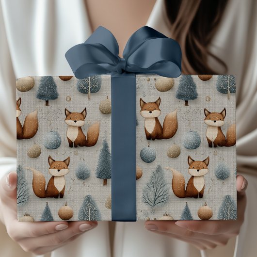 Winter Woodland Fox en kerstboom in het blauw Cadeaupapier