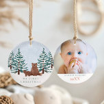 Winter Woodland Mijn eerste kerstfoto Keepsake Keramisch Ornament<br><div class="desc">Dit eenvoudige eerste kerst ornament is voorzien van een prachtige winter baby beer bos illustratie,  met een plaats op de achterkant voor u om de naam van uw baby,  het jaar,  en een foto toe te voegen. De perfecte aandenken voor elke nieuwe ouders deze winter!</div>