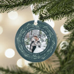 Winter Wreath | Eerste kerstfeest Ornament<br><div class="desc">Deze elegante acrylkerstversiering is een perfect cadeau voor nieuwigheden en biedt foto's voor en achter die omringd zijn door een grote hoeveelheid donkergroene bladeren en witte bessen. "Onze eerste Kerstmis als Mr. & Mrs.' krommen boven de bovenkant van elke foto, met het jaar eronder. Pas dit ronde ornament aan met...</div>