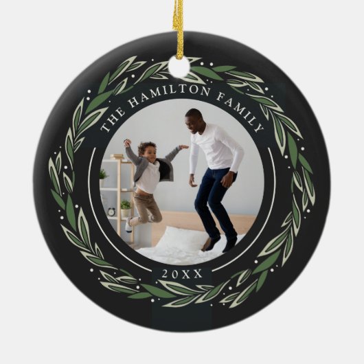 Winter Wreath | Eerste Kerstmis in ons nieuwe huis Keramisch Ornament (Achterkant)