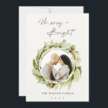 Winter Wreath Merry & Bright kerstfoto Feestdagenkaart<br><div class="desc">Als u nog meer aanpassingen nodig hebt,  kunt u mij op yellowfebstudio@gmail.com vrij klikken.</div>