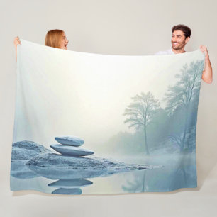 Winter Zen: Foggy Lake Balance Fleece Deken