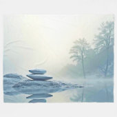 Winter Zen: Foggy Lake Balance Fleece Deken (Voorkant (Horizontaal))