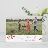 Winterberry Elegant Script Happy Nieuwjaarsfoto Feestdagenkaart (Staand voorkant)