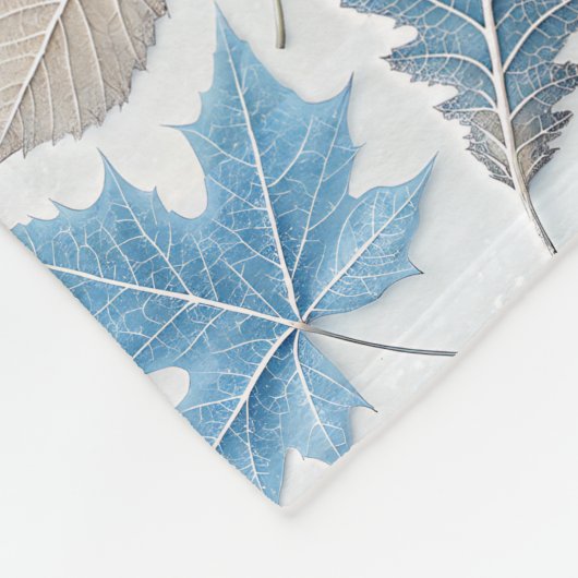 Winterbladeren bedekt met delicate vorst fleece deken (Hoek)