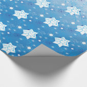 Winterblauw- en witsneeuwvlokken cadeaupapier (Hoek)