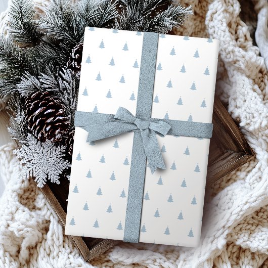 Winterblauw en witte kerstboomvloed cadeaupapier