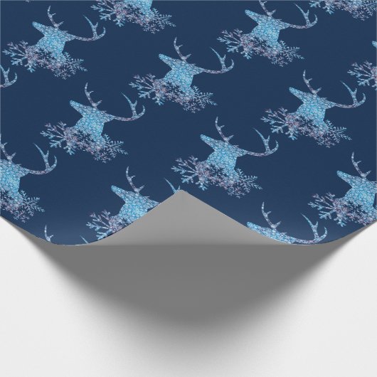 Winterblauw Snowflakes Kerstdeer Cadeaupapier (Hoek)