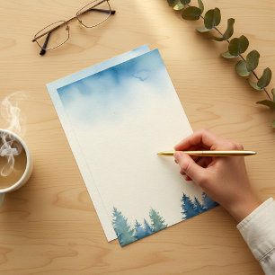 Winterblauwe pijnbomen vlakte briefpapier