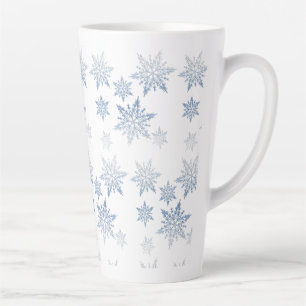 Winterblauwe sneeuwvlokken latte mok