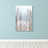 Winterbomen aan de lichtblauwe hemel canvas afdruk (Insitu (Houten vloer))