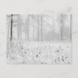 Winterboslandschap met sneeuwwinterbomen feestdagenkaart