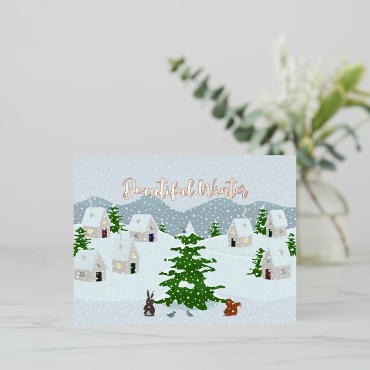 Winterdorp met sneeuw, konijn, eekhoorn en dennen folie feestdagen briefkaart (Staand Voorkant)
