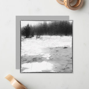 Winterfoto in vintage stijl van een bevroren hoogv notitiekaartje
