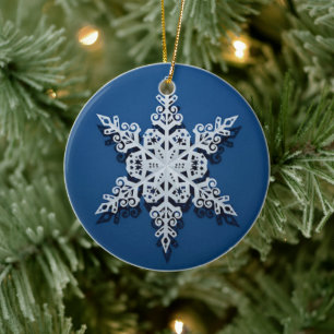 Winterhemel Sneeuwvlok — Klassiek Wit op Blauw Keramisch Ornament