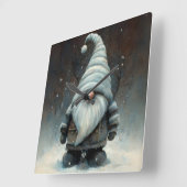 Winterkabouter in een besneeuwd bos vierkante klok (Hoek)