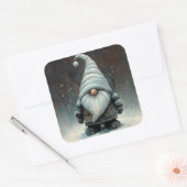 Winterkabouter in een besneeuwd bos vierkante sticker (Envelop)