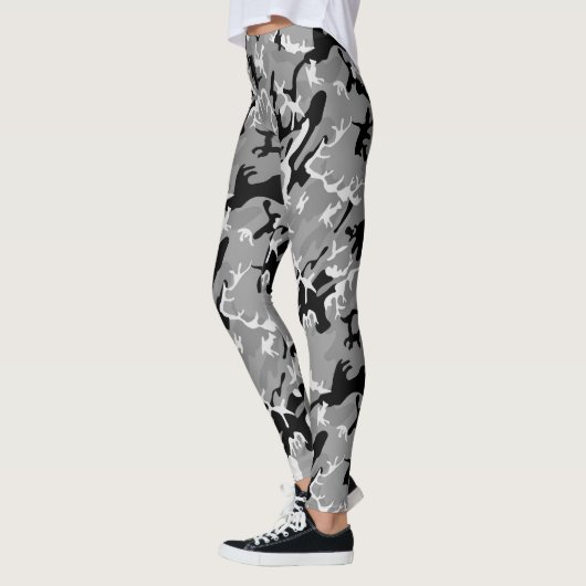 Winterkamo, grijs zwart-wit camouflage patroon leggings (Links)