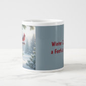 Winterkardinaal op een feestelijk vogelhuisje grote koffiekop (Voorkant)