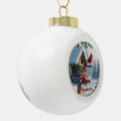 Winterkardinaal op een feestelijk vogelhuisje keramische bal ornament (Links)