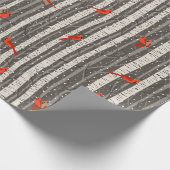 Winterkardinalen in Birch Trees Cadeaupapier (Hoek)