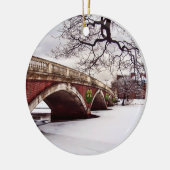 Winterkerst op de Charles Keramisch Ornament (Links)