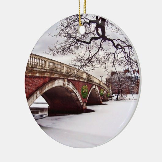 Winterkerst op de Charles Keramisch Ornament (Links)