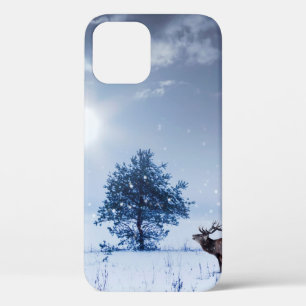 Winterlandschap in blauwe kleur. Eenzame boom en w Case-Mate iPhone Case