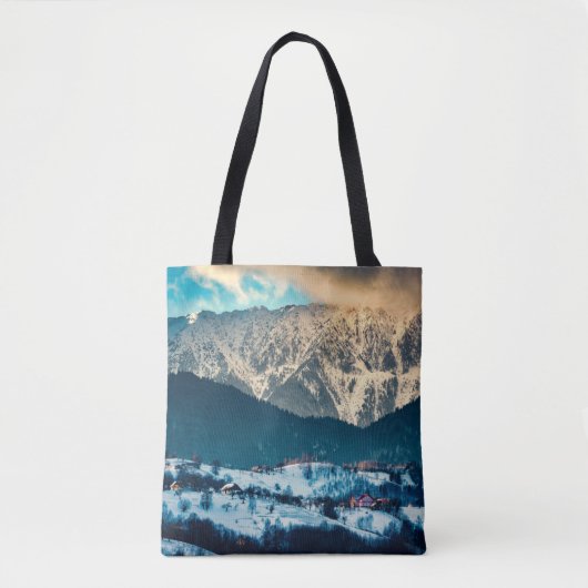 Winterlandschap in het Karpatische gebergte. Bran, Tote Bag (Voorkant)