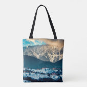Winterlandschap in het Karpatische gebergte. Bran, Tote Bag (Achterkant)