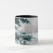 Winterlandschap Kerstboom bedekt met sneeuw Mok (Midden)