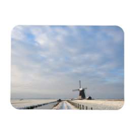 Winterlandschap met sneeuw en windmolen in Nederla Magneet