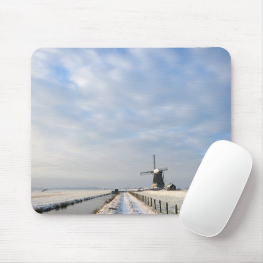 Winterlandschap met sneeuw en windmolen in Nederla Muismat (Met muis)