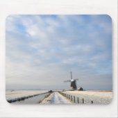 Winterlandschap met sneeuw en windmolen in Nederla Muismat (Voorkant)