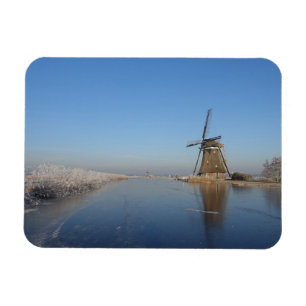 Winterlandschap met windmolen en ijs magneet