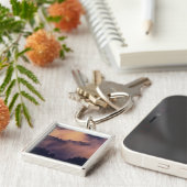 Wintermist in vallei bij zonsondergang van Morton Sleutelhanger (Zijkant)