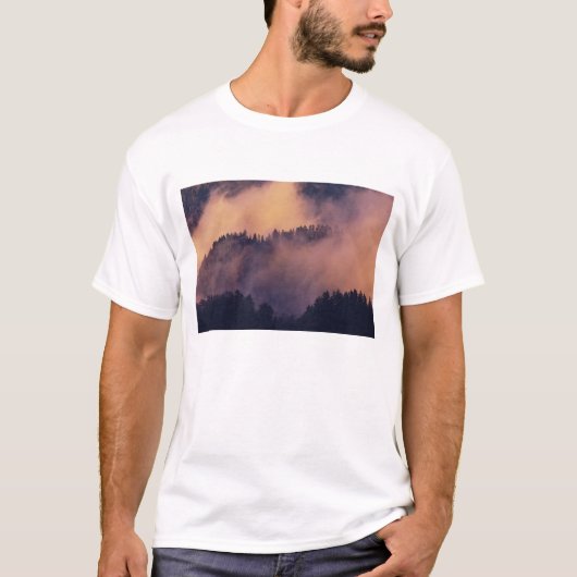 Wintermist in vallei bij zonsondergang van Morton T-shirt (Voorkant)