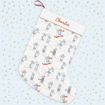 Wintermuizen gepersonaliseerd kleine kerstsok<br><div class="desc">Schattige kleine muizen die plezier hebben in de wintersneeuw,  skiën,  schaatsen,  kussen onder de maretak en over het algemeen genieten van het leven! Originele kunst van Nic Squirrell. Wijzig de naam om deze te personaliseren.</div>