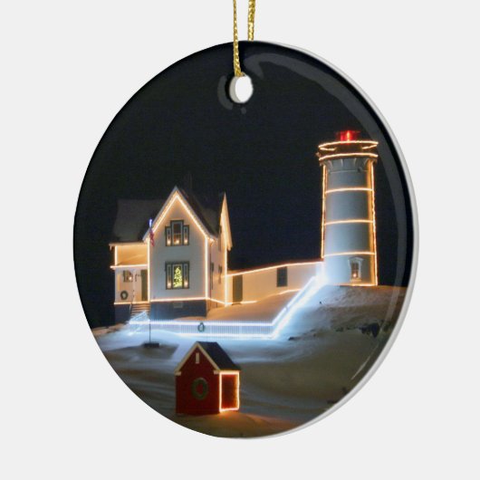 Winternacht bij Nubble Light. Keramisch Ornament (Links)