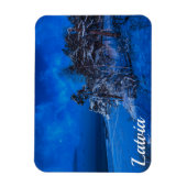 Winternacht met sneeuwbedekking in Letland Magneet (Verticaal)